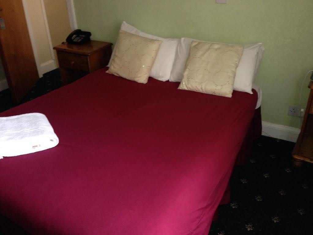 The 2* Dundee